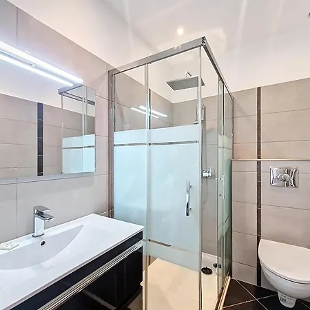 Nestor&jeeves - Jean Medecin - - Modern